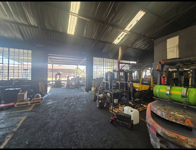 500M² WAREHOUSE TO LET IN ANDERBOLT